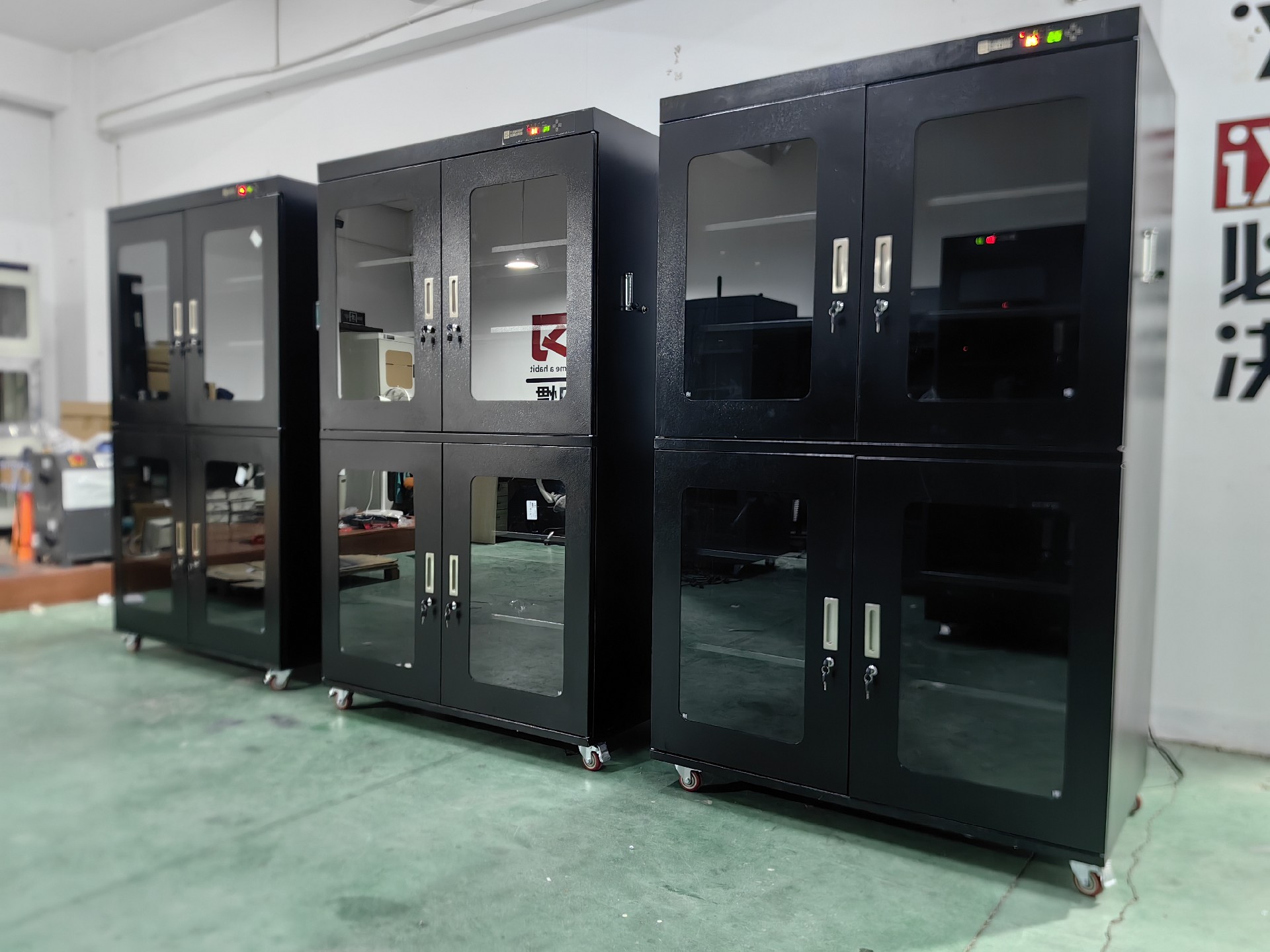 賦能AI PC新紀元！昆山云博士電子防潮柜為Panther Lake處理器筑牢存儲防線